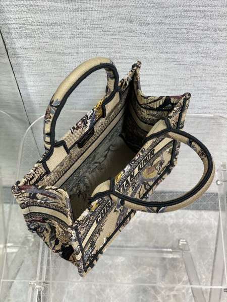 Handbag   Dior   size  26*8*22 cm