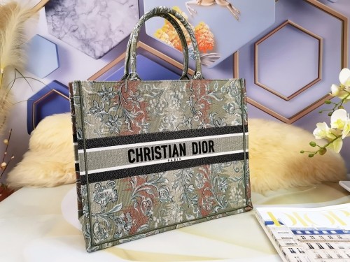  Handbag   Dior  size  41.5X35X18  cm