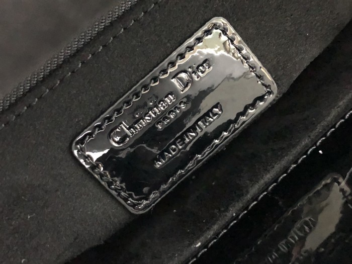 Handbag   Dior  M0538  size  20 x 16.5 x 8 cm