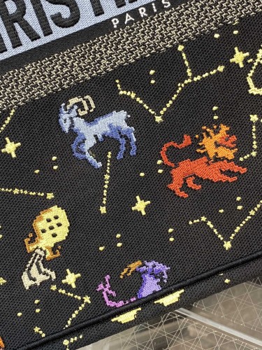 Handbag   Dior  size 42*18*35 cm