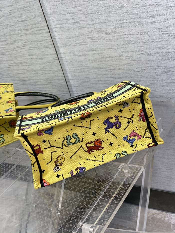 Handbag   Dior  size  36*18*28 cm