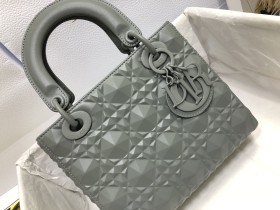 Handbag   Dior  M0538  size  20*16.5*8  cm