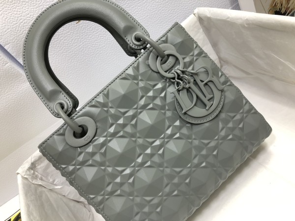 Handbag   Dior  M0538  size  20*16.5*8  cm