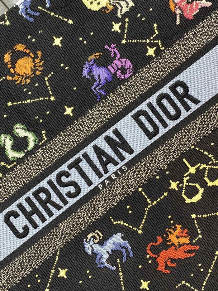 Handbag   Dior  size 42*18*35 cm