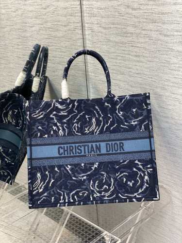  Handbag   Dior  size  42*18*35 cm