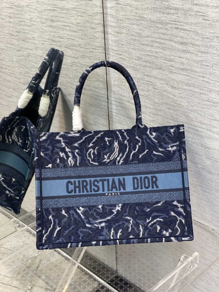  Handbag   Dior  size  36*18*28 cm