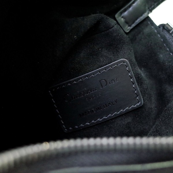 Handbag   Dior  size  25x16x2.5 CM