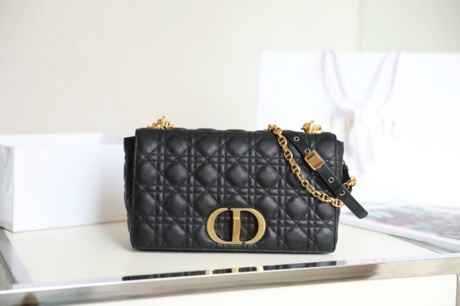 Handbag   Dior  size  28x17x9 cm