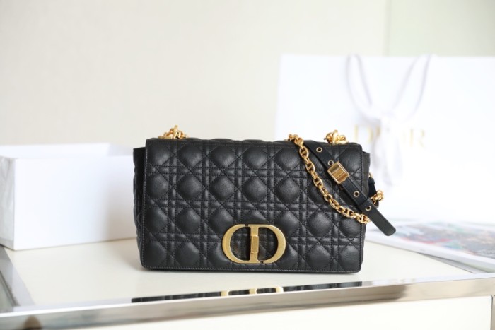 Handbag   Dior  size  28x17x9 cm
