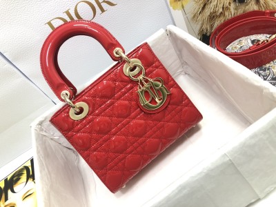 Handbag   Dior   M0538  size  20 x 16.5 x 8  cm