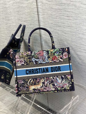  Handbag   Dior  size  36*18*28 cm