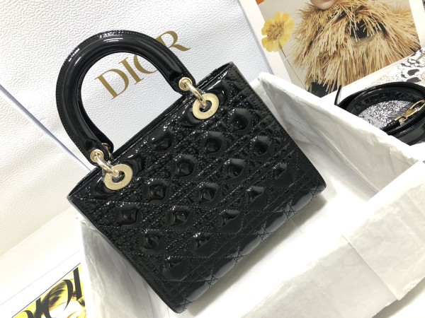Handbag   Dior  M0565  size  24×20×11 cm