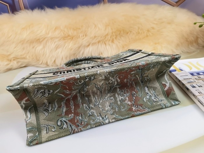  Handbag   Dior  size  36.5X28X16  cm