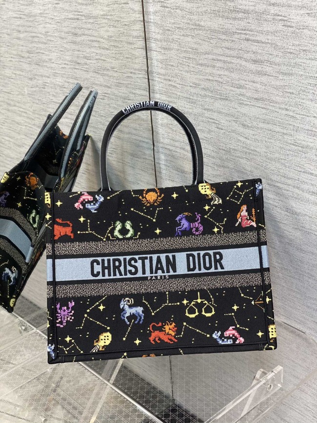 Handbag   Dior  size  36*18*28 cm