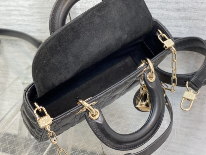 Handbag   Dior  size  22.5*6*11.5 cm