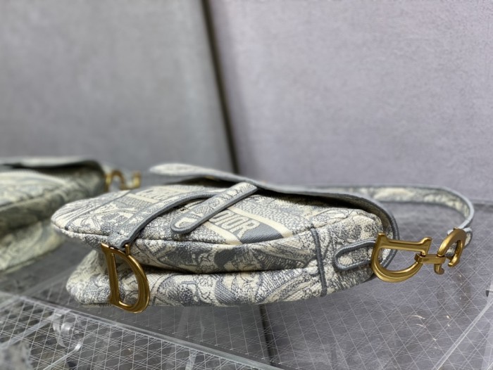 Handbag   Dior  size  25 cm