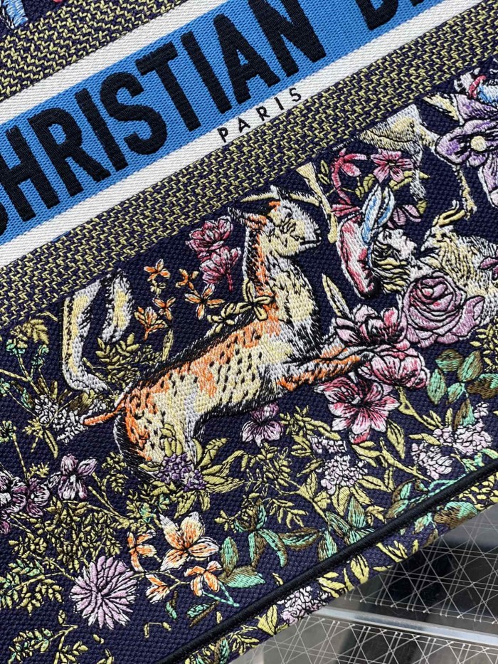  Handbag   Dior  size  42*18*35 cm