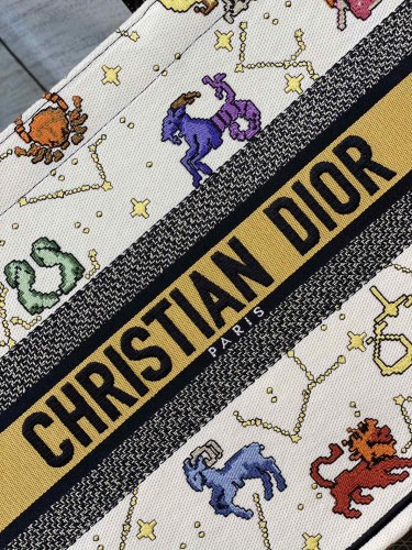  Handbag   Dior size  36*18*28 cm 