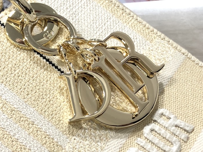 Handbag   Dior   M0565  size  24 x 20 x 11  cm