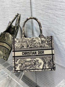 Handbag   Dior  size  26*8*22 cm