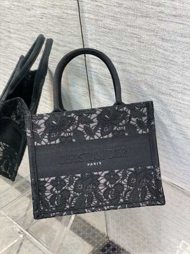 Handbag   Dior  size  26*8*22 cm