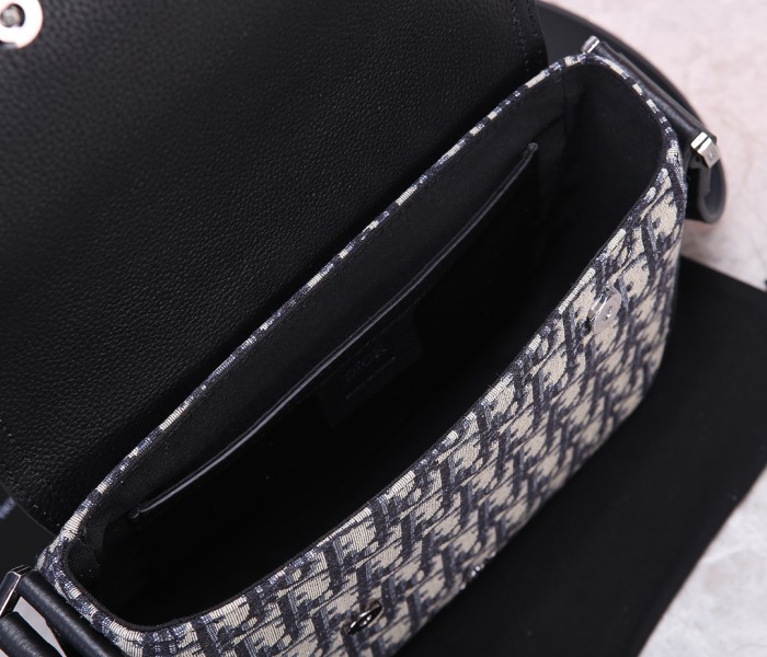 Handbag   Dior  93322  size  23 x 18 x 6   cm