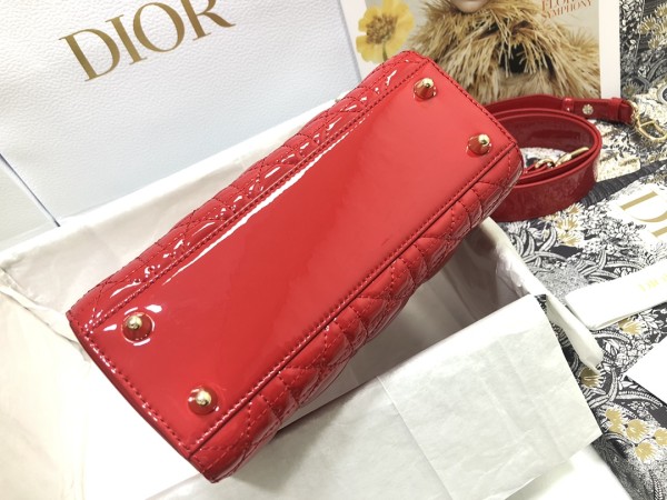 Handbag   Dior   M0538  size  20 x 16.5 x 8  cm