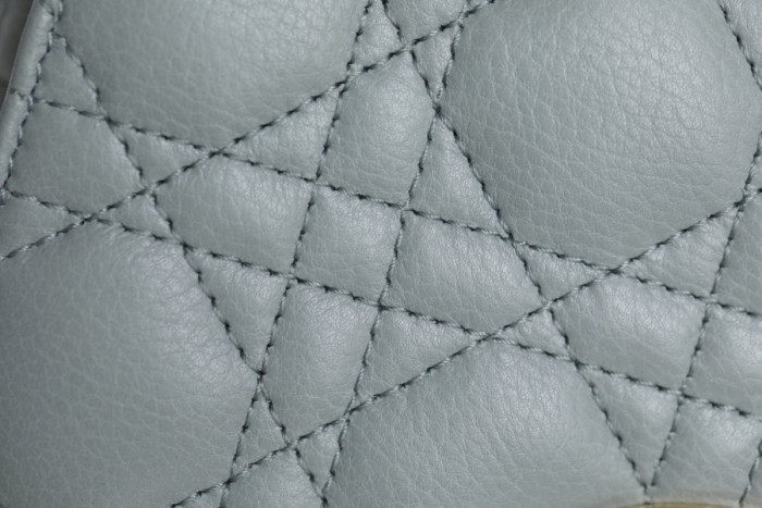 Handbag   Dior  size  20x12x7 cm