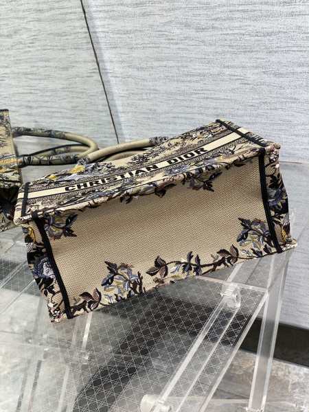 Handbag   Dior  size  36*18*28 cm