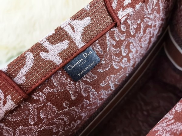 Handbag   Dior  size  41.5X35X18  cm