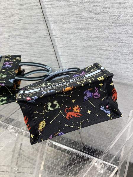 Handbag   Dior  size  26*8*22 cm