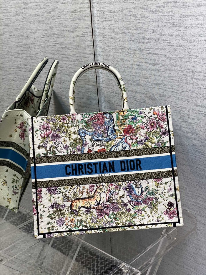  Handbag   Dior  size  42*18*35 cm