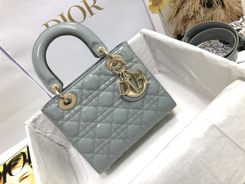 Handbag   Dior   M0538  size  20 x 16.5 x 8  cm
