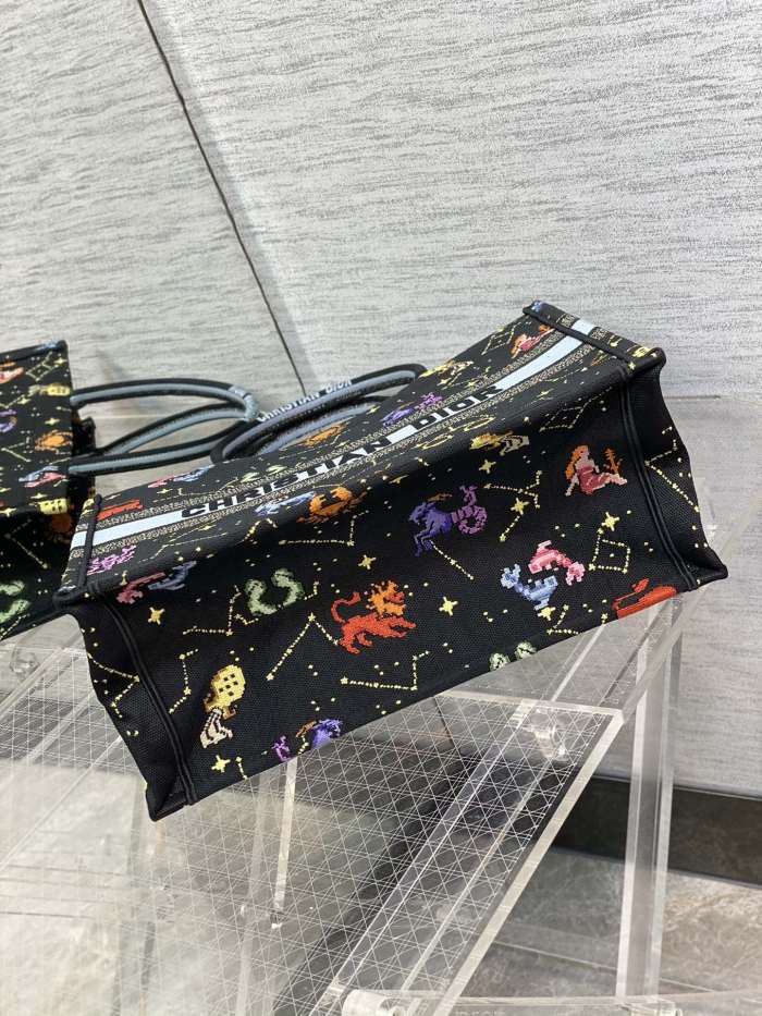 Handbag   Dior  size  36*18*28 cm