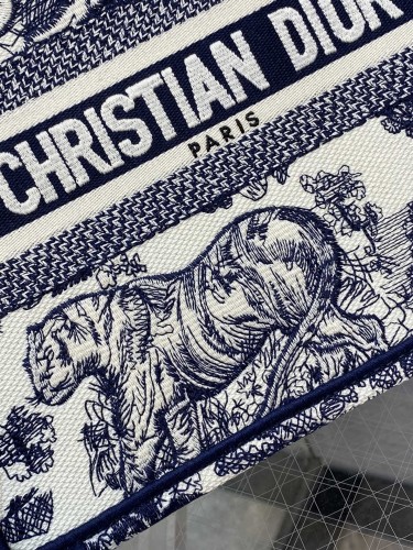 Handbag   Dior  size  26*8*22 cm