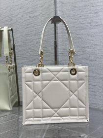Handbag   Dior  size  26.5*28*17 cm