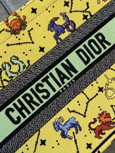 Handbag   Dior  size  36*18*28 cm