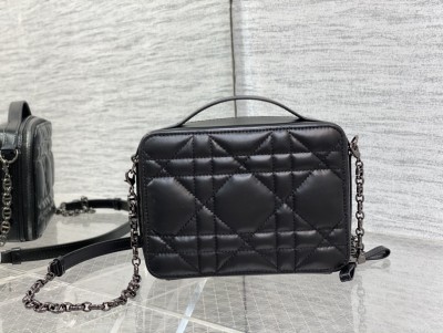 Handbag   Dior  size  19*5*14 cm