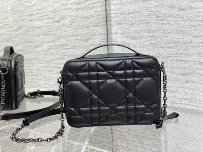Handbag   Dior  size  19*5*14 cm