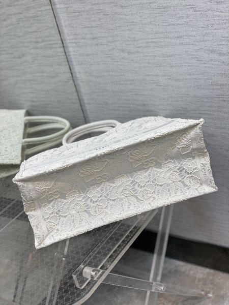  Handbag   Dior  size  42*18*35 cm