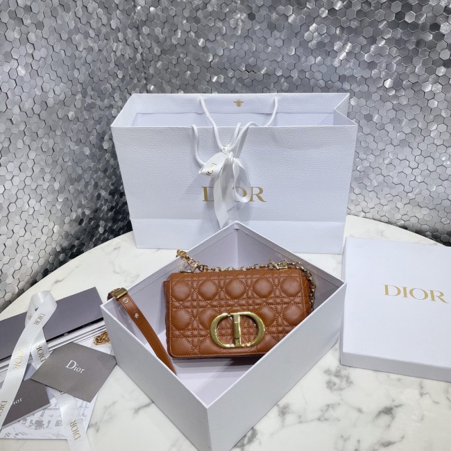  Handbag   Dior  size  20 x 12 x 7  cm