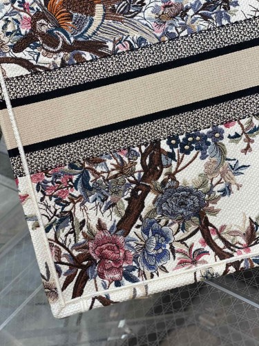 Handbag   Dior  size  42*18*35 cm