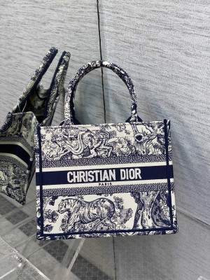 Handbag   Dior  size  26*8*22 cm