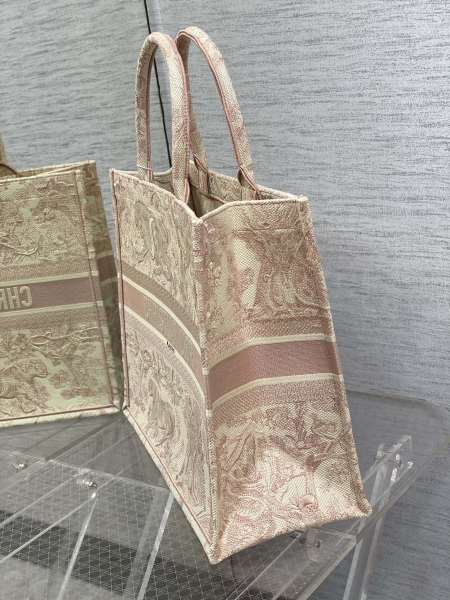 Handbag   Dior  size  42*18*35 cm