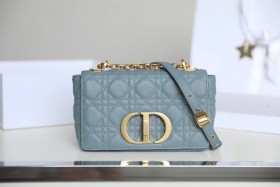  Handbag   Dior   size  20x12x7 cm