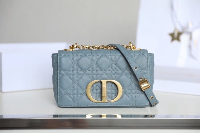  Handbag   Dior   size  20x12x7 cm
