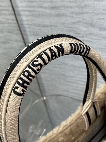 Handbag   Dior  size  26*8*22 cm