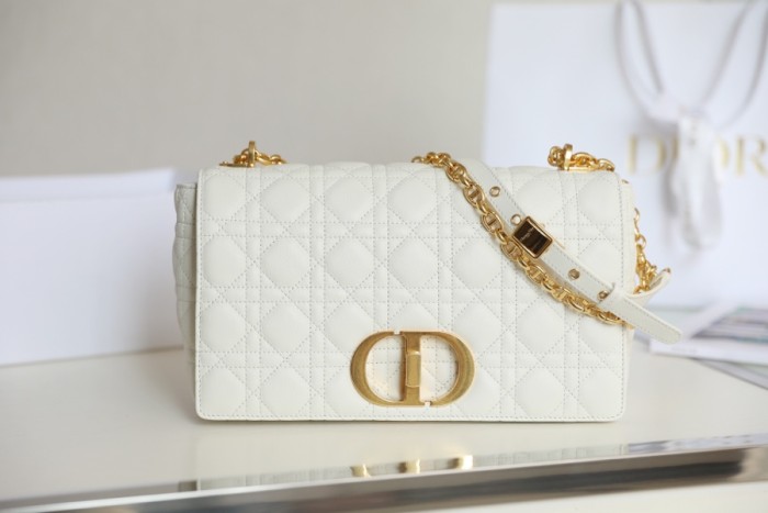 Handbag   Dior  size  28x17x9 cm 