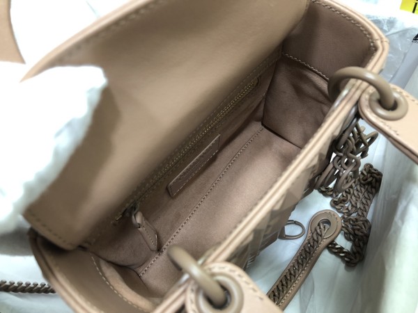  Handbag   Dior  M0505  size  17 x 15 x 7  cm