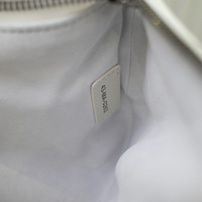 Handbag   Dior  size  25x16x2.5 CM